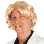 Parochňa Chuck s fúzmi blond