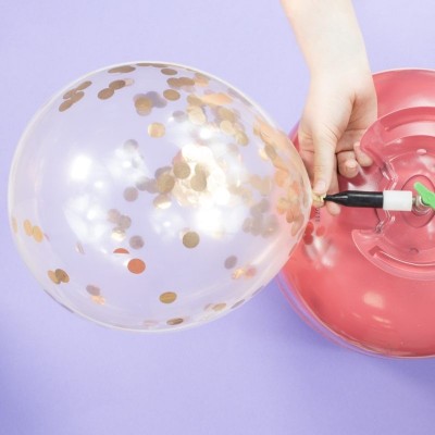 Nafúkanie konfetového balóna s héliom